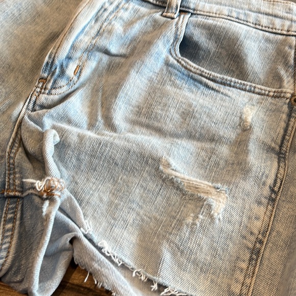 Old navy boyfriend Jean shorts - Picture 2 of 6